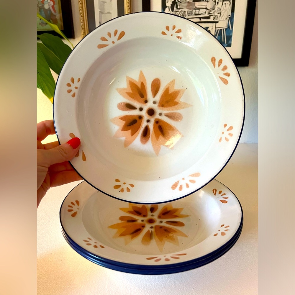 Vintage flower enamalware shallow bowls with flower design, set of 4